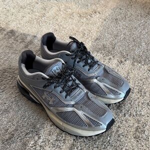 Under Armour Men's Gray Sneakers